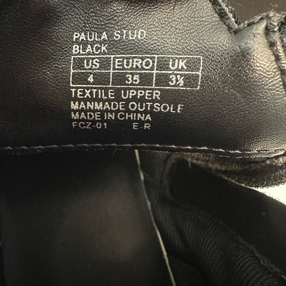 Girls Circus By Sam Edelman Black Studed Side Zip Ankle Bootie Size 4 - Picture 7 of 7